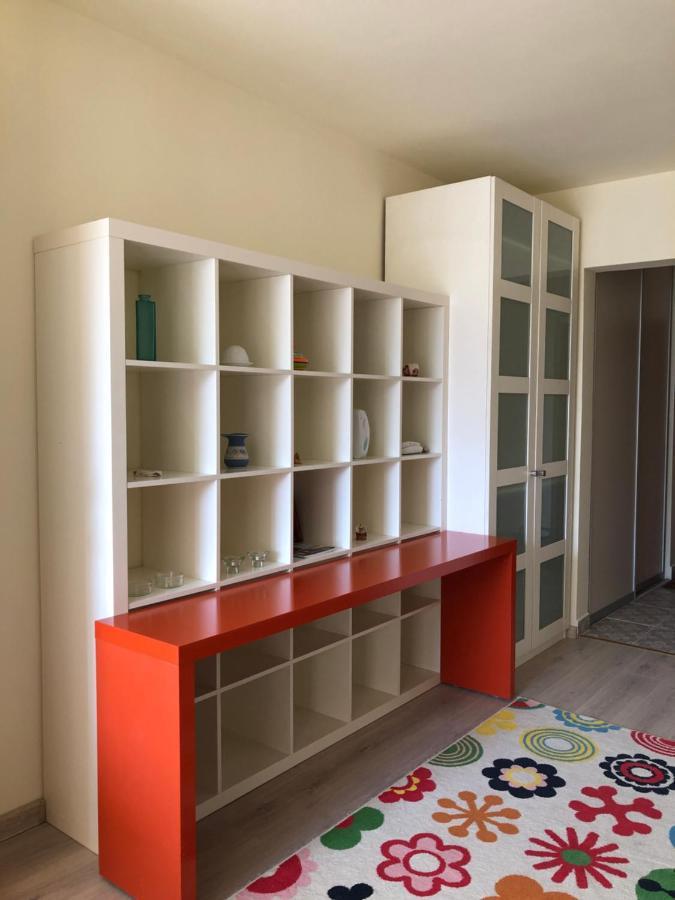 Le Garçon de Sara-Simple,Cosy,Spatious Studio Bucarest Extérieur photo