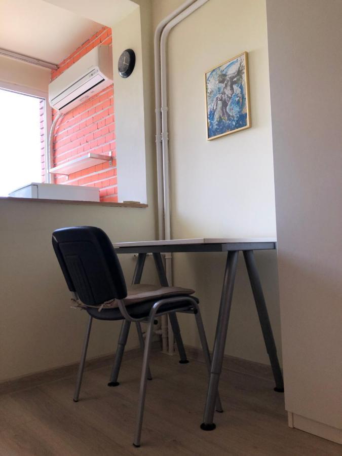 Le Garçon de Sara-Simple,Cosy,Spatious Studio Bucarest Extérieur photo